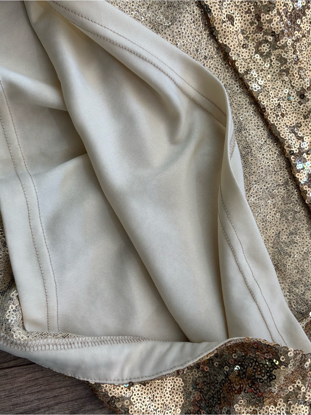 Vanilla Bay Gold Sequin Short Sleeve Top - Picture 4 of 4